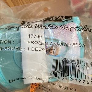 NIP DecoPac Frozen Anna Elsa Olaf Cake Topper,Snowflakes